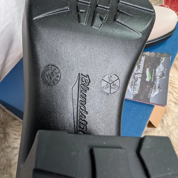 New In Box Blundstone Heel Boots 2364 - US 8.5 - Picture 6 of 8